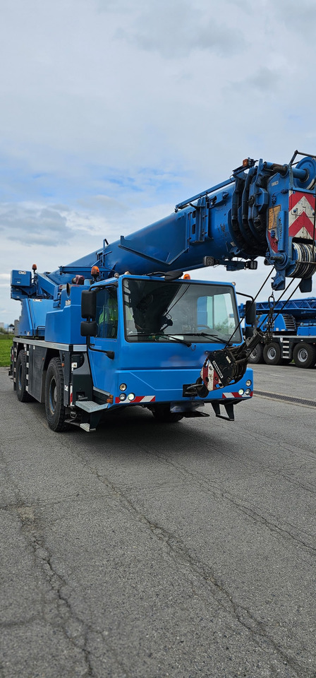LIEBHERR LTM 1040-2.1 - Autódaru: 4 kép. LIEBHERR LTM 1040-2.1 - Autódaru: 4 kép.