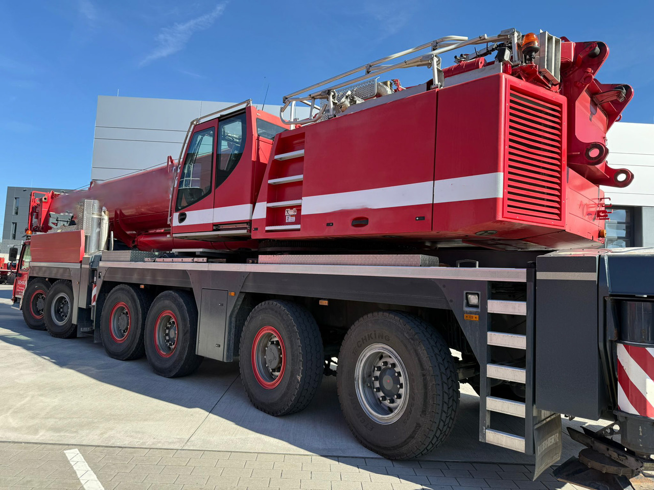 LIEBHERR LTM 1350-6.1 - Autódaru: 4 kép. LIEBHERR LTM 1350-6.1 - Autódaru: 4 kép.