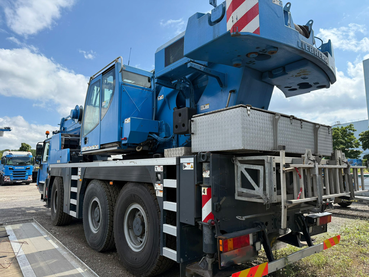 Liebherr LTM 1060-3.1 - Autódaru: 2 kép. Liebherr LTM 1060-3.1 - Autódaru: 2 kép.