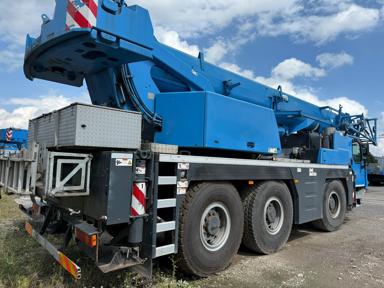 Liebherr LTM 1060-3.1 - Autódaru: 3 kép. Liebherr LTM 1060-3.1 - Autódaru: 3 kép.