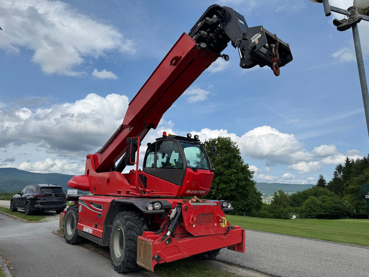 MANITOU MRT 2470 + Privilege ST4S1 - Teleszkópos homlokrakodó: 1 kép. MANITOU MRT 2470 + Privilege ST4S1 - Teleszkópos homlokrakodó: 1 kép.