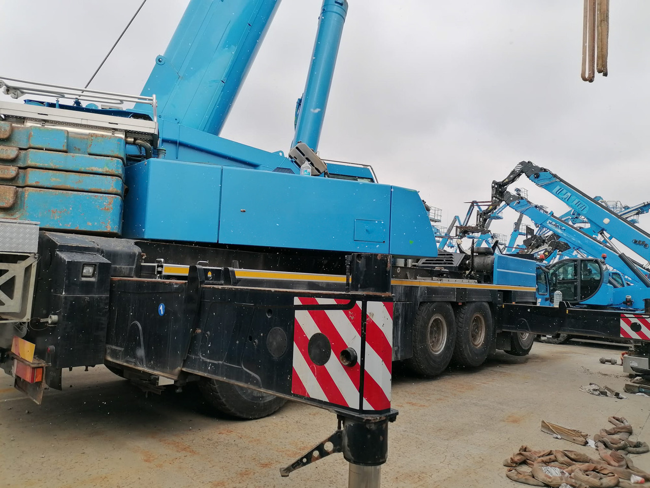 Liebherr LTM 1200-5.1 - Autódaru: 5 kép. Liebherr LTM 1200-5.1 - Autódaru: 5 kép.