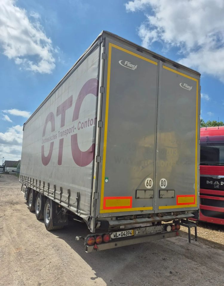 Fliegl Tandem 3 osie - Ponyvás pótkocsi: 4 kép. Fliegl Tandem 3 osie - Ponyvás pótkocsi: 4 kép.