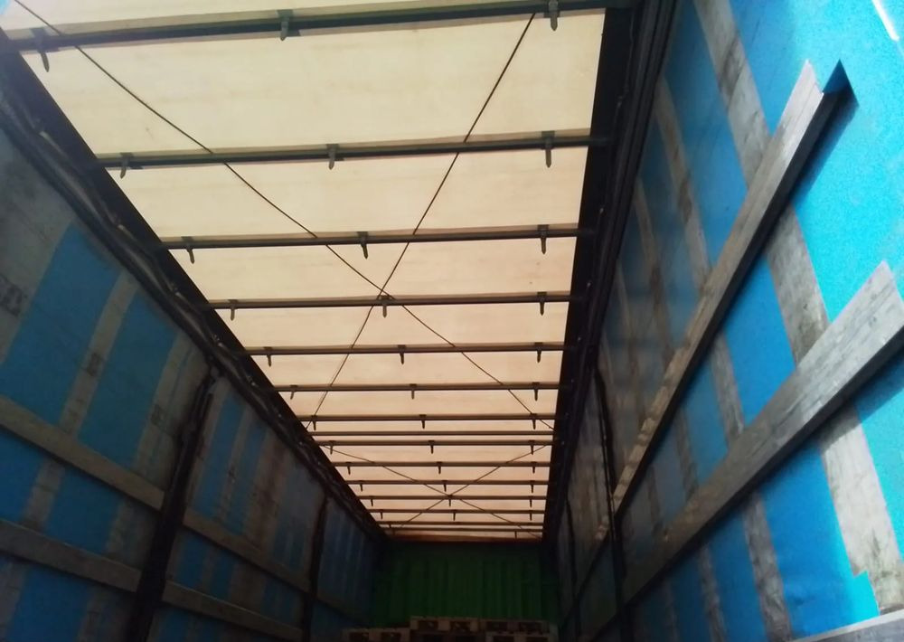 Krone Przyczepa 3 osie Firanka - Ponyvás pótkocsi: 2 kép. Krone Przyczepa 3 osie Firanka - Ponyvás pótkocsi: 2 kép.