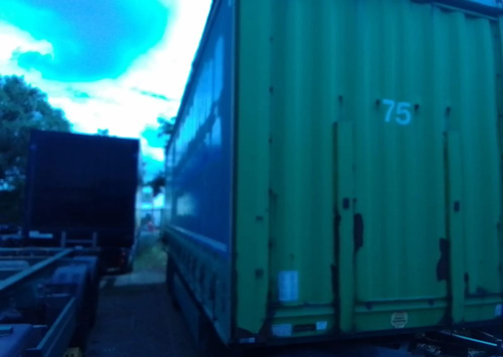 Krone Przyczepa 3 osie Firanka - Ponyvás pótkocsi: 4 kép. Krone Przyczepa 3 osie Firanka - Ponyvás pótkocsi: 4 kép.