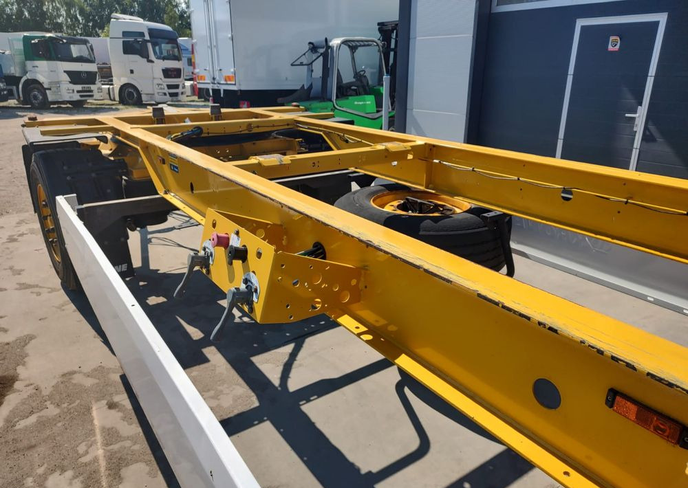 Krone Przyczepa BDF Krone - Pótkocsi cserefelépítményes: 5 kép. Krone Przyczepa BDF Krone - Pótkocsi cserefelépítményes: 5 kép.