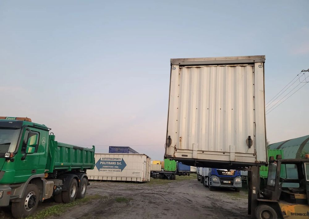 Krone Zabudowa Firanka - Ponyvás felépítmény: 4 kép. Krone Zabudowa Firanka - Ponyvás felépítmény: 4 kép.