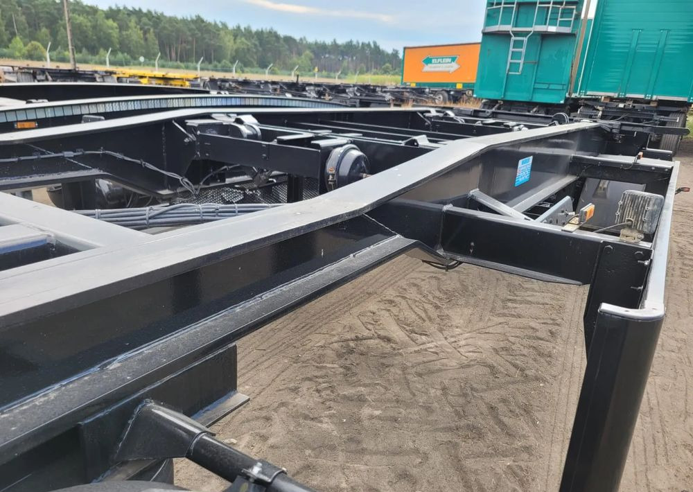 Meiller Przyczepa do hakowca Huffermann - Multiliftes/ Konténerszállító pótkocsi: 2 kép. Meiller Przyczepa do hakowca Huffermann - Multiliftes/ Konténerszállító pótkocsi: 2 kép.