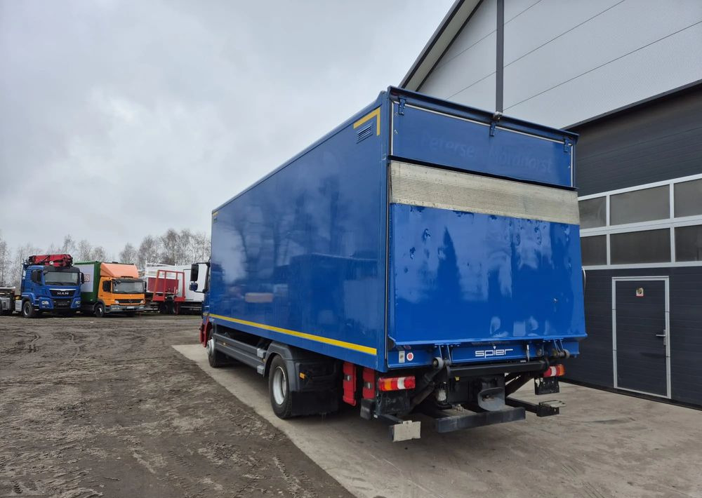 Mercedes-Benz Atego 1330 Euro 6 - Dobozos felépítményű teherautó: 4 kép. Mercedes-Benz Atego 1330 Euro 6 - Dobozos felépítményű teherautó: 4 kép.