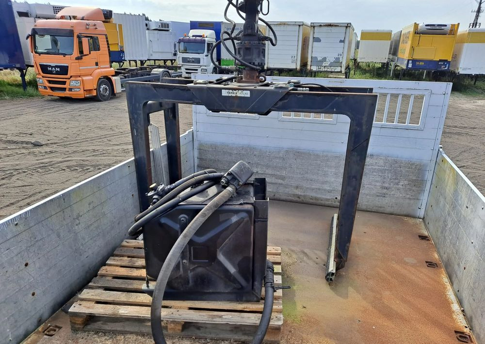 Mercedes-Benz Urządzenie dźwigowe HIAB XS122 - Billenőplatós teherautó: 3 kép. Mercedes-Benz Urządzenie dźwigowe HIAB XS122 - Billenőplatós teherautó: 3 kép.