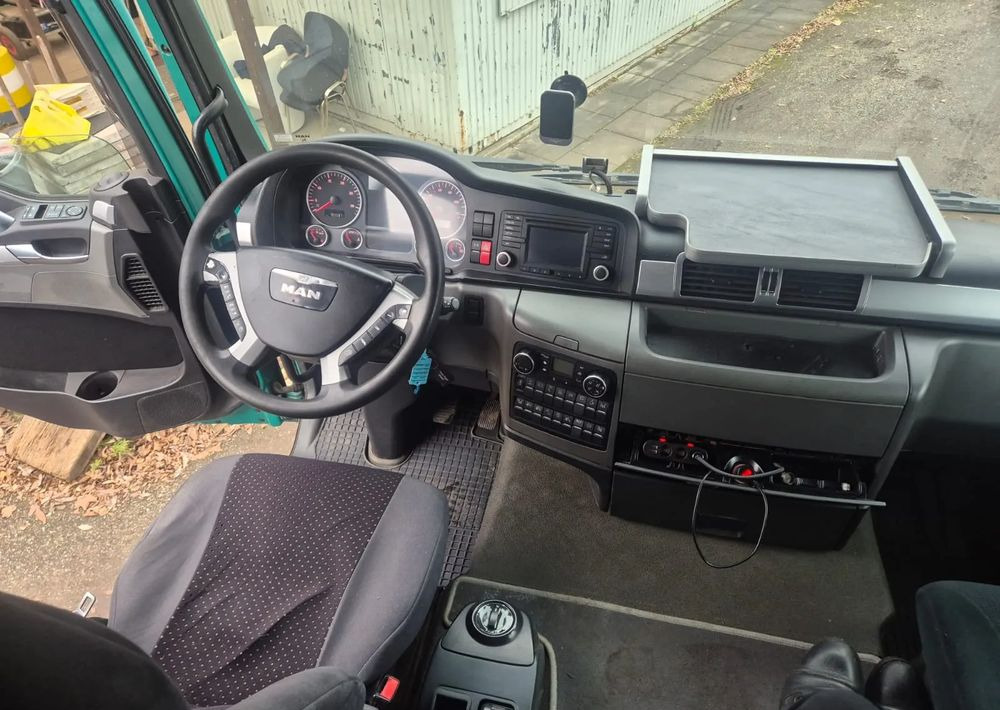 MAN TGS 18.400 Euro 6 Nauka jazdy - Nyergesvontató, Ponyvás félpótkocsi: 5 kép. MAN TGS 18.400 Euro 6 Nauka jazdy - Nyergesvontató, Ponyvás félpótkocsi: 5 kép.