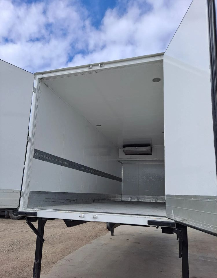 Schmitz Cargobull Kontener chłodnia BDF Thermo King MD300 - Pótkocsi hűtős: 5 kép. Schmitz Cargobull Kontener chłodnia BDF Thermo King MD300 - Pótkocsi hűtős: 5 kép.