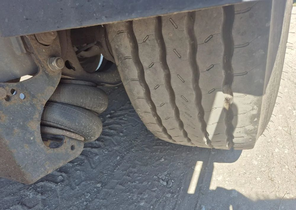Félpótkocsi öönkihordós Stas Naczepa STAS ruchoma podłoga 92m: 15 kép.
