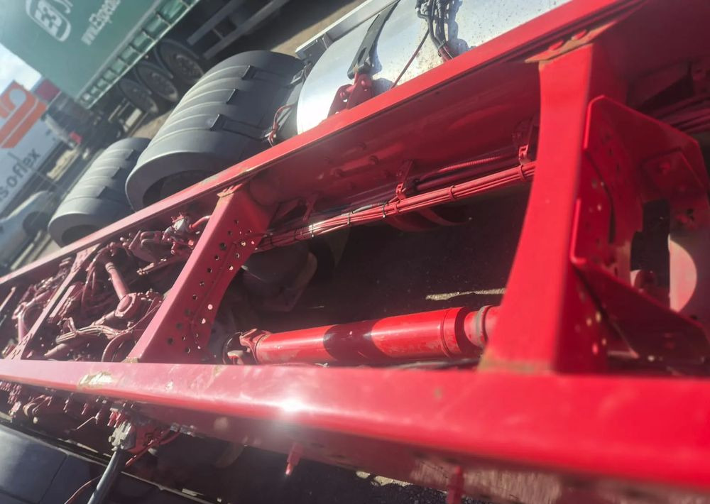 Alvaz teherautó Volvo: 16 kép.