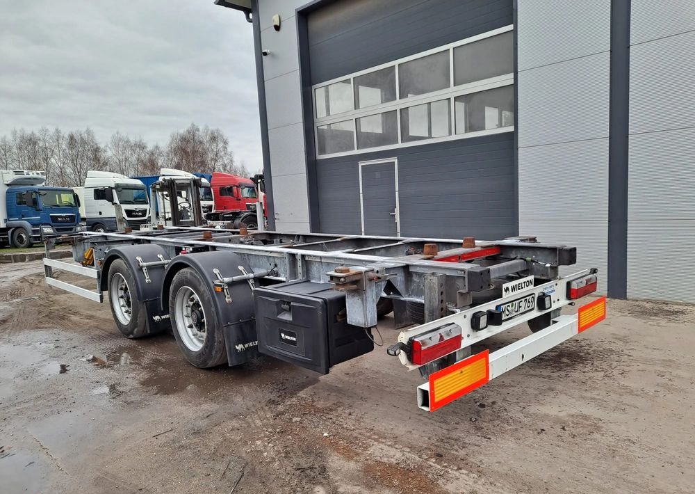 Wielton Przyczepa tandem - Pótkocsi cserefelépítményes: 1 kép. Wielton Przyczepa tandem - Pótkocsi cserefelépítményes: 1 kép.