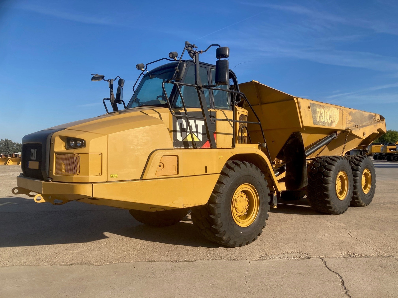 CATERPILLAR 730C - Csuklós dömper: 1 kép. CATERPILLAR 730C - Csuklós dömper: 1 kép.