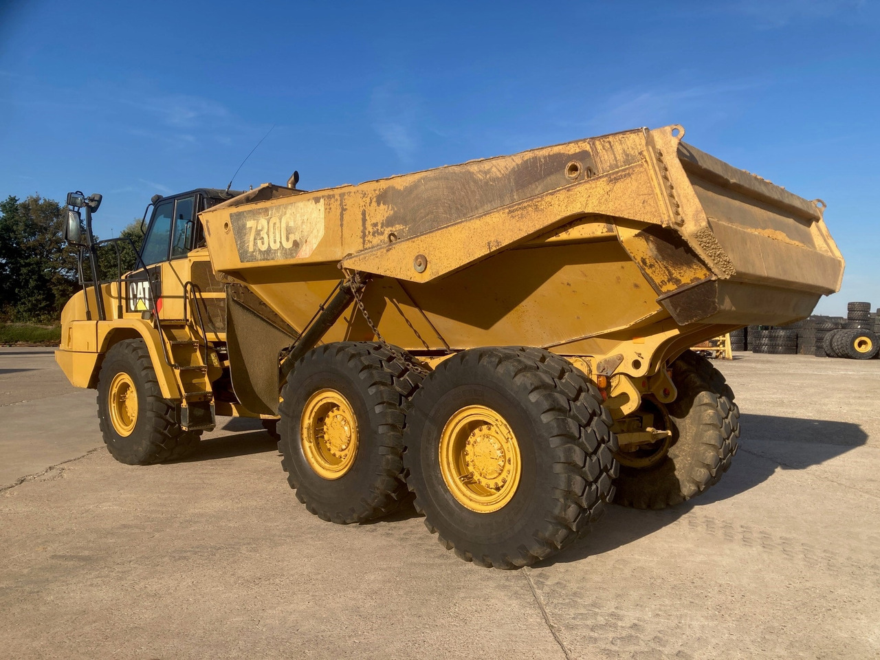 CATERPILLAR 730C - Csuklós dömper: 3 kép. CATERPILLAR 730C - Csuklós dömper: 3 kép.