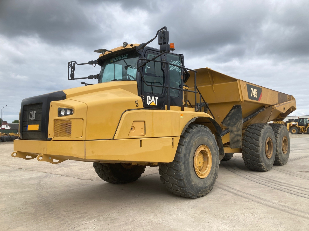 CATERPILLAR 745 - Csuklós dömper: 1 kép. CATERPILLAR 745 - Csuklós dömper: 1 kép.