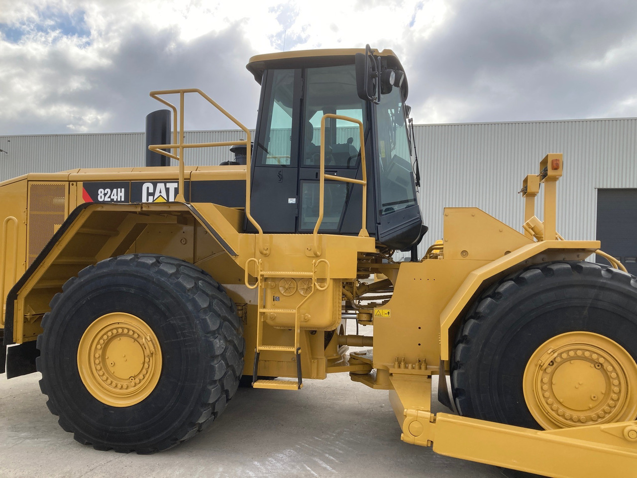 CATERPILLAR 824H - Buldózer: 5 kép. CATERPILLAR 824H - Buldózer: 5 kép.