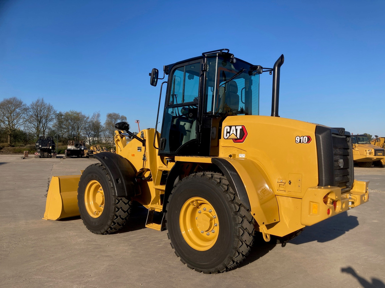 CATERPILLAR 910 - Gumikerekes homlokrakodó: 1 kép. CATERPILLAR 910 - Gumikerekes homlokrakodó: 1 kép.