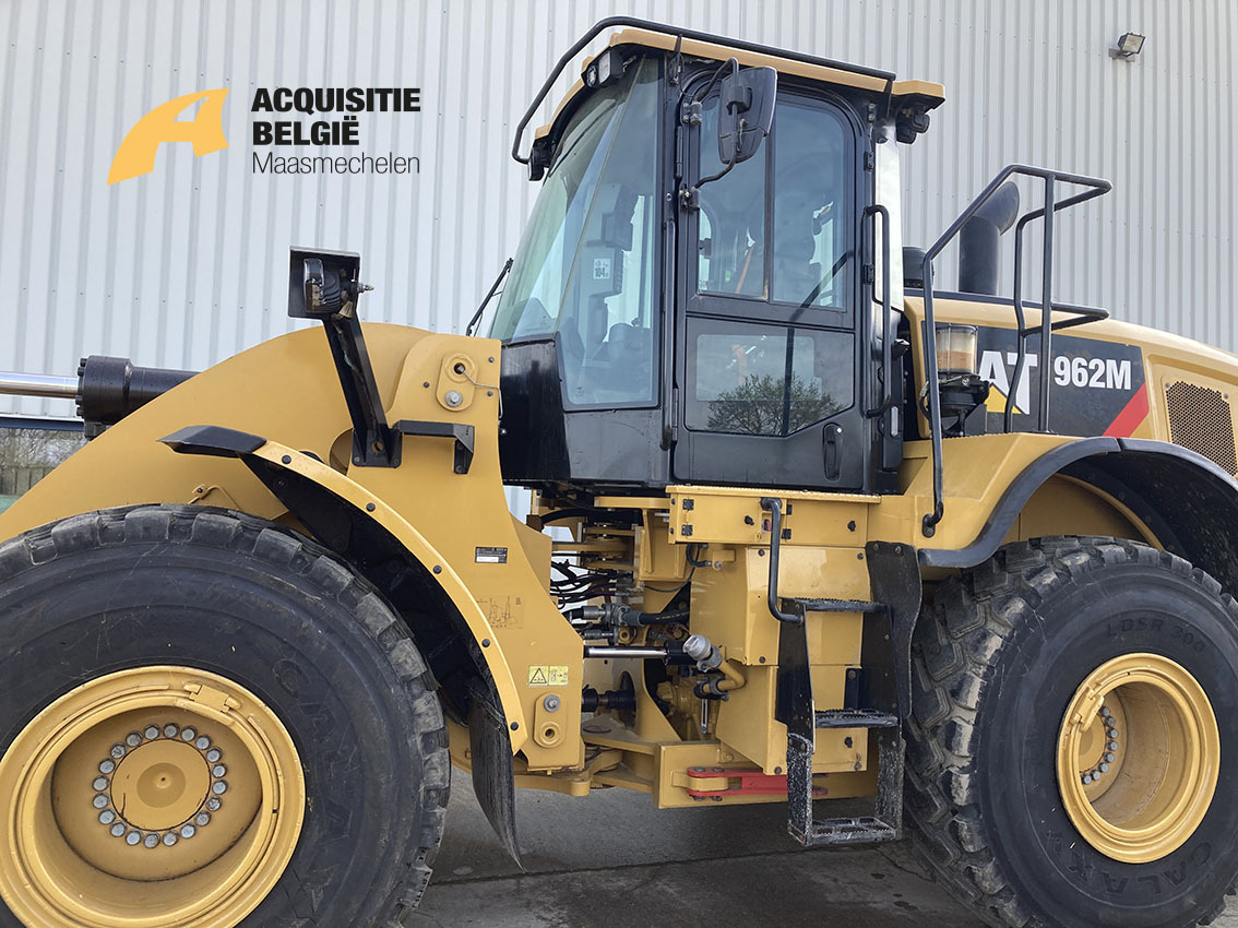 CATERPILLAR 962M - Gumikerekes homlokrakodó: 2 kép. CATERPILLAR 962M - Gumikerekes homlokrakodó: 2 kép.