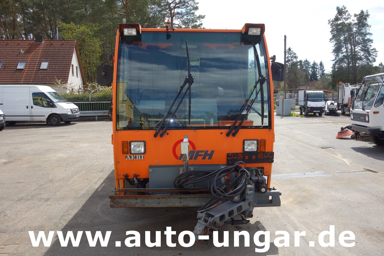 Aebi Schmidt MFH 5000 Kehrmaschine Ersatzteilträger - SpareParts EZ 2000 - Utcaseprő gép: 2 kép. Aebi Schmidt MFH 5000 Kehrmaschine Ersatzteilträger - SpareParts EZ 2000 - Utcaseprő gép: 2 kép.