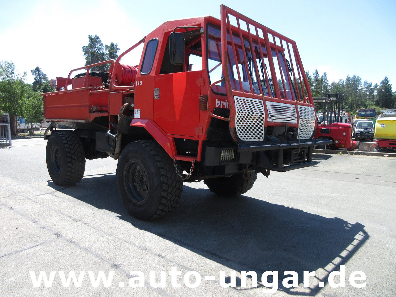 BRIMONT PM ETR Feuerwehr 4x4x4 AHK verwindbarer Rahmen Off-Road Winde Kriechgang - Tűzoltóautó: 1 kép. BRIMONT PM ETR Feuerwehr 4x4x4 AHK verwindbarer Rahmen Off-Road Winde Kriechgang - Tűzoltóautó: 1 kép.