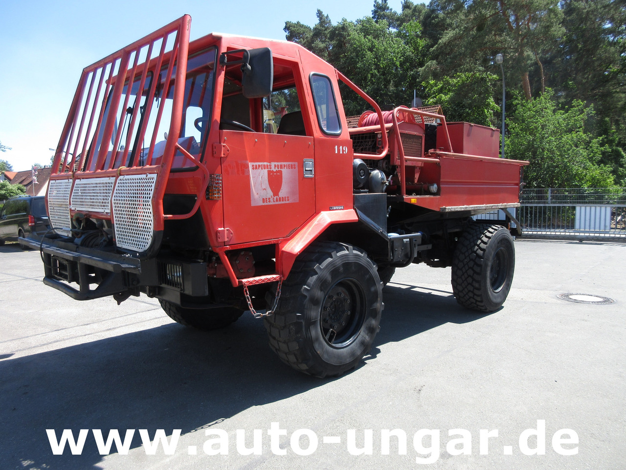 BRIMONT PM ETR Feuerwehr 4x4x4 AHK verwindbarer Rahmen Off-Road Winde Kriechgang - Tűzoltóautó: 3 kép. BRIMONT PM ETR Feuerwehr 4x4x4 AHK verwindbarer Rahmen Off-Road Winde Kriechgang - Tűzoltóautó: 3 kép.