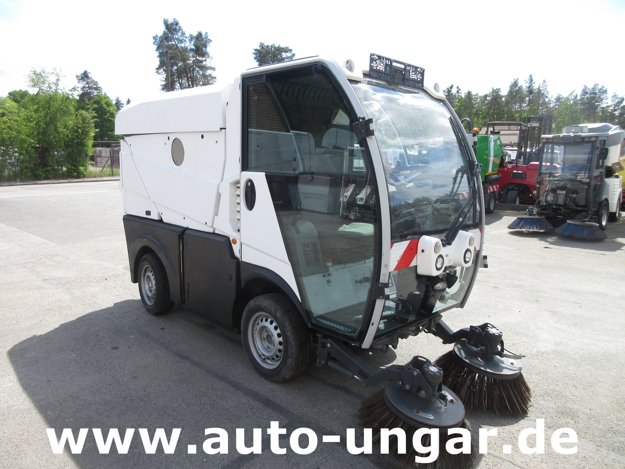 BUCHER CityCat CC1000 ERSATZTEILTRÄGER Kehrmaschine SPAREPARTS - Utcaseprő gép: 2 kép. BUCHER CityCat CC1000 ERSATZTEILTRÄGER Kehrmaschine SPAREPARTS - Utcaseprő gép: 2 kép.