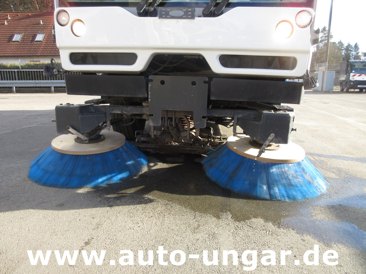 Bucher CityCat CC 5006 FPT Euro 6 Diesel Kehrmaschine 5m³ 4-Rad-Lenkung - Utcaseprő gép: 2 kép. Bucher CityCat CC 5006 FPT Euro 6 Diesel Kehrmaschine 5m³ 4-Rad-Lenkung - Utcaseprő gép: 2 kép.
