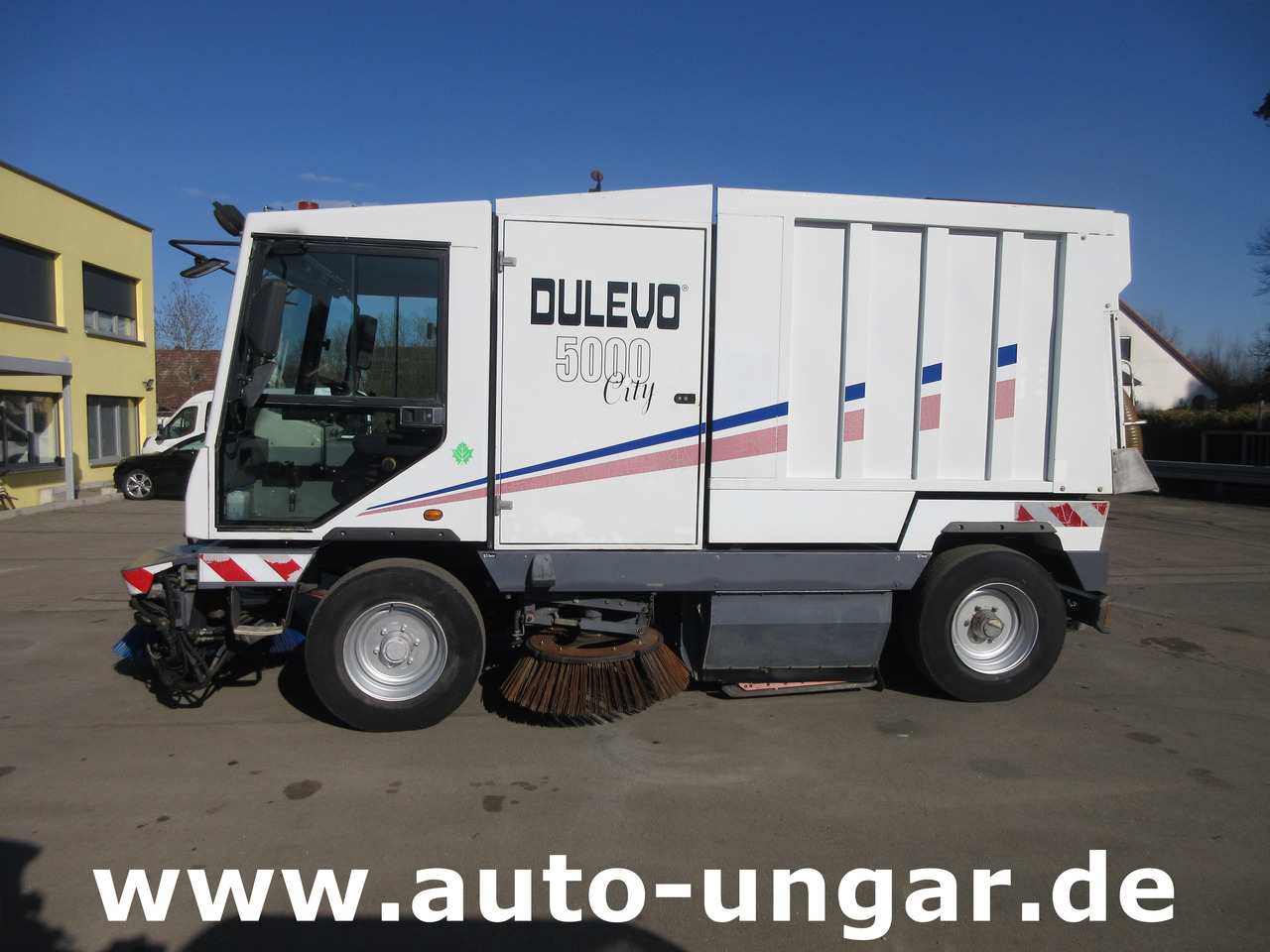 DULEVO 5000 City Hochentleerung Handsaugschlauch Frontbesen 4x4x4 - Utcaseprő gép: 2 kép. DULEVO 5000 City Hochentleerung Handsaugschlauch Frontbesen 4x4x4 - Utcaseprő gép: 2 kép.
