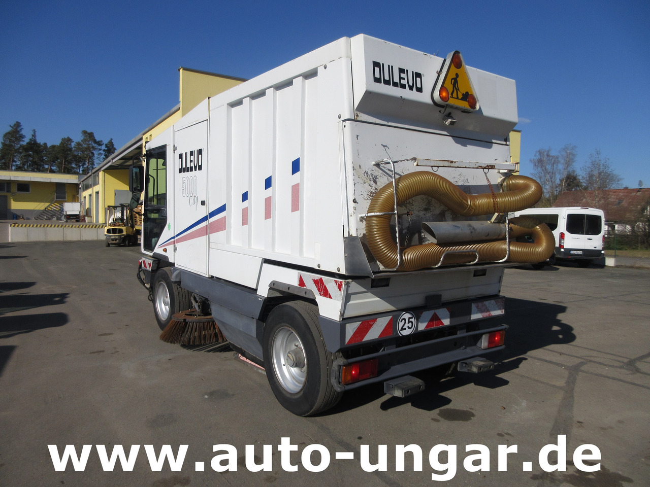 DULEVO 5000 City Hochentleerung Handsaugschlauch Frontbesen 4x4x4 - Utcaseprő gép: 3 kép. DULEVO 5000 City Hochentleerung Handsaugschlauch Frontbesen 4x4x4 - Utcaseprő gép: 3 kép.