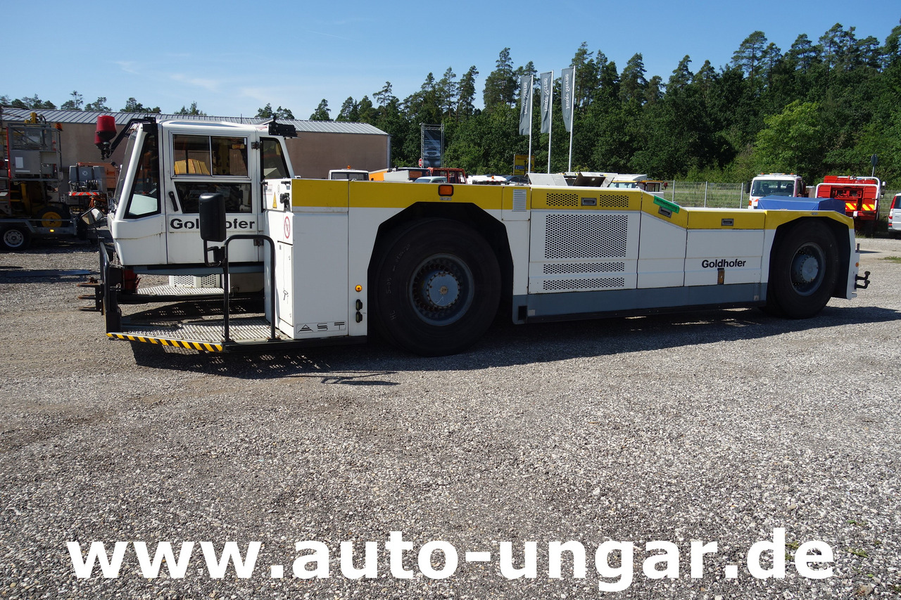GOLDHOFER AST-1 A500 Baujahr 1999 Push-Back towbarless Pushback Liebherr used GSE - Repülőgép vontató: 4 kép. GOLDHOFER AST-1 A500 Baujahr 1999 Push-Back towbarless Pushback Liebherr used GSE - Repülőgép vontató: 4 kép.
