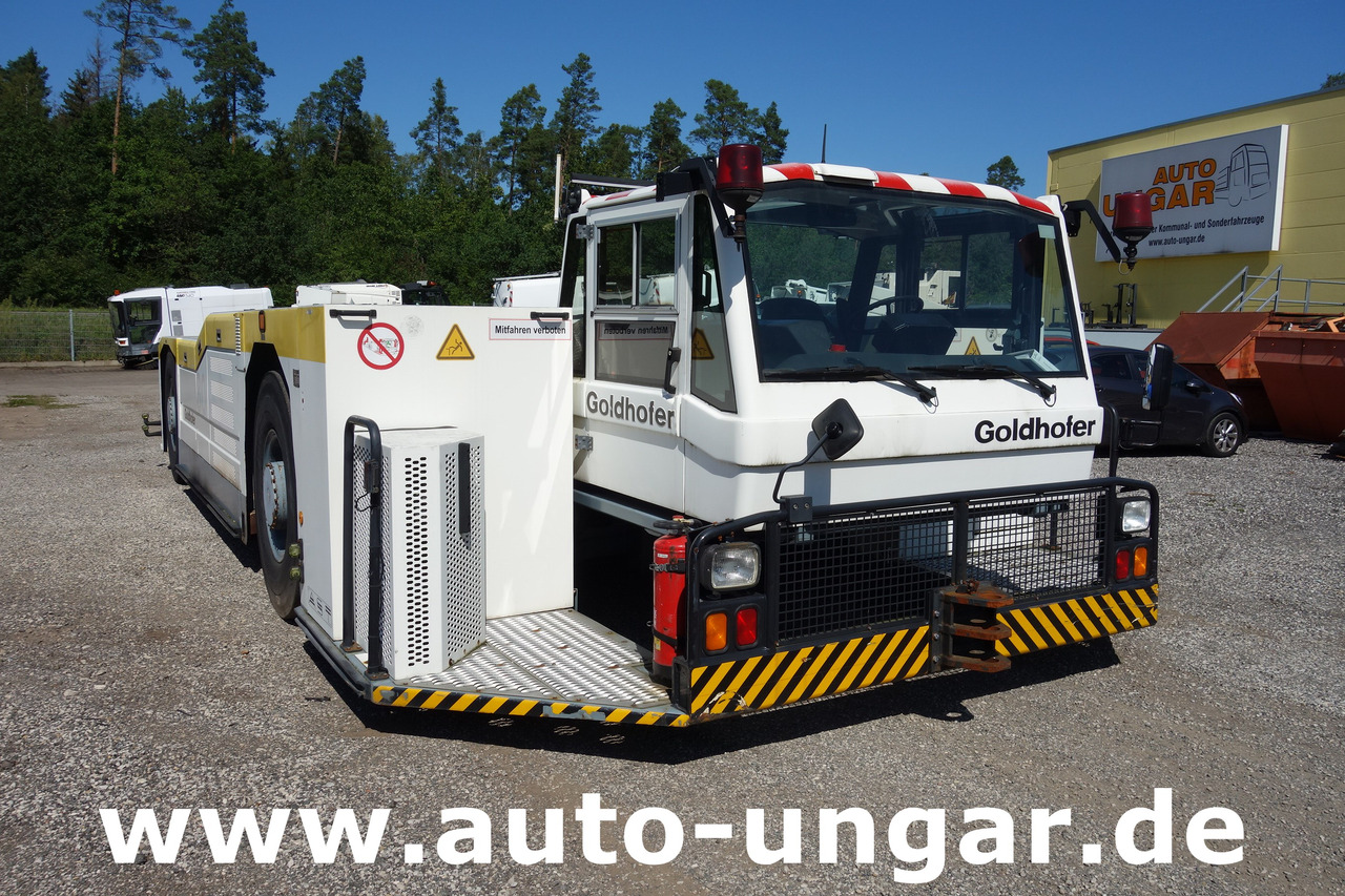 GOLDHOFER AST-1 A500 Baujahr 1999 Push-Back towbarless Pushback Liebherr used GSE - Repülőgép vontató: 1 kép. GOLDHOFER AST-1 A500 Baujahr 1999 Push-Back towbarless Pushback Liebherr used GSE - Repülőgép vontató: 1 kép.