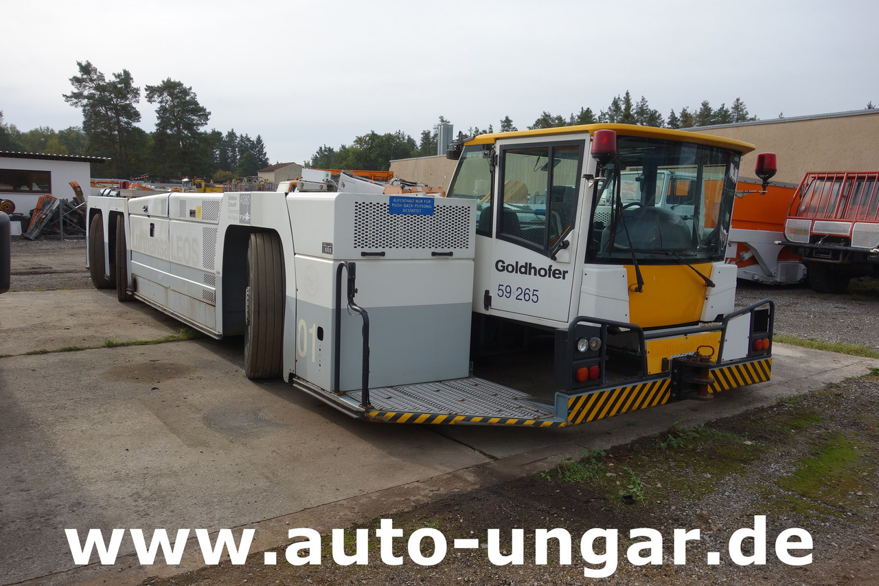 Goldhofer AST-1X 1360 Allradlenkung 6x6 towbarless Pushback Airbus A380 Deutz TCD 2015 V08 - 1.360PS - Repülőgép vontató: 1 kép. Goldhofer AST-1X 1360 Allradlenkung 6x6 towbarless Pushback Airbus A380 Deutz TCD 2015 V08 - 1.360PS - Repülőgép vontató: 1 kép.