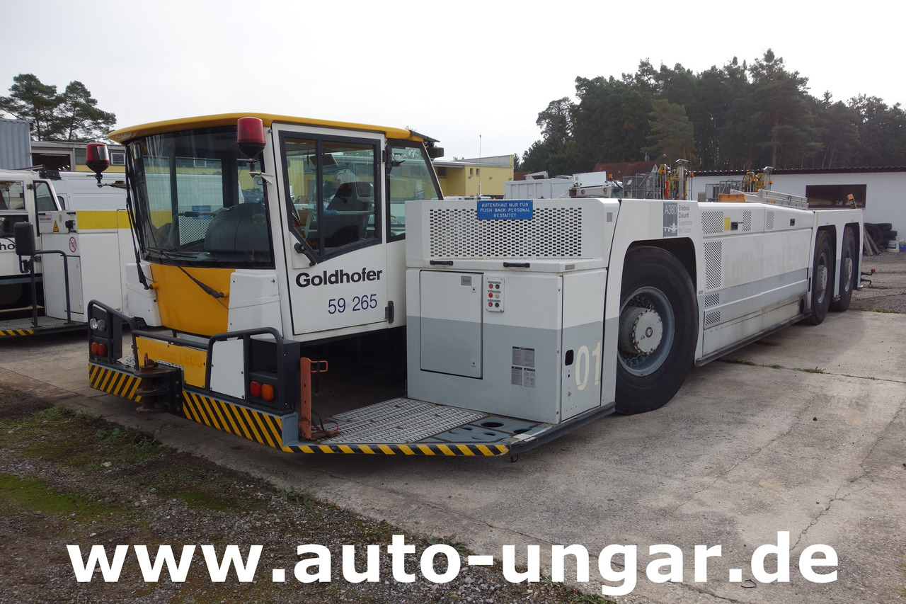 Goldhofer AST-1X 1360 Allradlenkung 6x6 towbarless Pushback Airbus A380 Deutz TCD 2015 V08 - 1.360PS - Repülőgép vontató: 3 kép. Goldhofer AST-1X 1360 Allradlenkung 6x6 towbarless Pushback Airbus A380 Deutz TCD 2015 V08 - 1.360PS - Repülőgép vontató: 3 kép.
