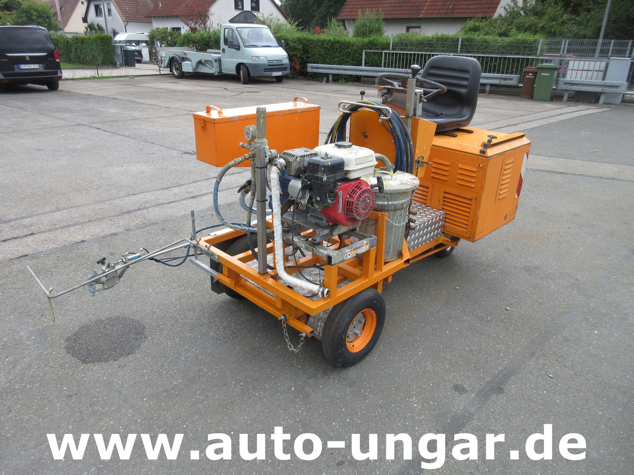 Graco LineLazer II 5900 auf Zindel VarioZet Linedriver Perlstreuer + Airless-Farb-Spritze Hofmann - Aszfaltozó gép: 2 kép. Graco LineLazer II 5900 auf Zindel VarioZet Linedriver Perlstreuer + Airless-Farb-Spritze Hofmann - Aszfaltozó gép: 2 kép.