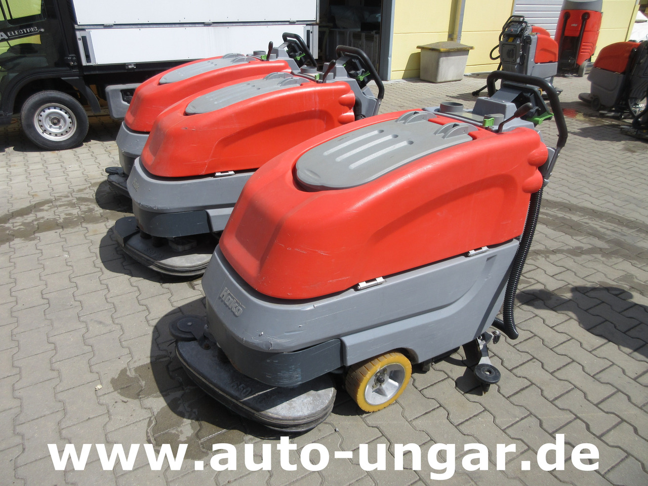 HAKO B70 Scrubber Scheuersaugmaschine Bodenreinigungsmaschine - Súrológép: 2 kép. HAKO B70 Scrubber Scheuersaugmaschine Bodenreinigungsmaschine - Súrológép: 2 kép.
