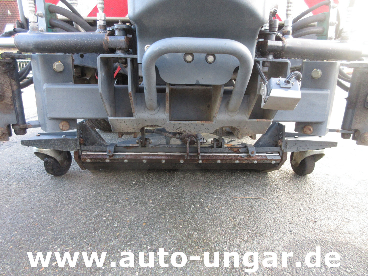 Hako CityMaster CM2000 2 Besen Baujahr 2015 Kehrmaschine 4-Rad-Lenkung - Utcaseprő gép: 3 kép. Hako CityMaster CM2000 2 Besen Baujahr 2015 Kehrmaschine 4-Rad-Lenkung - Utcaseprő gép: 3 kép.