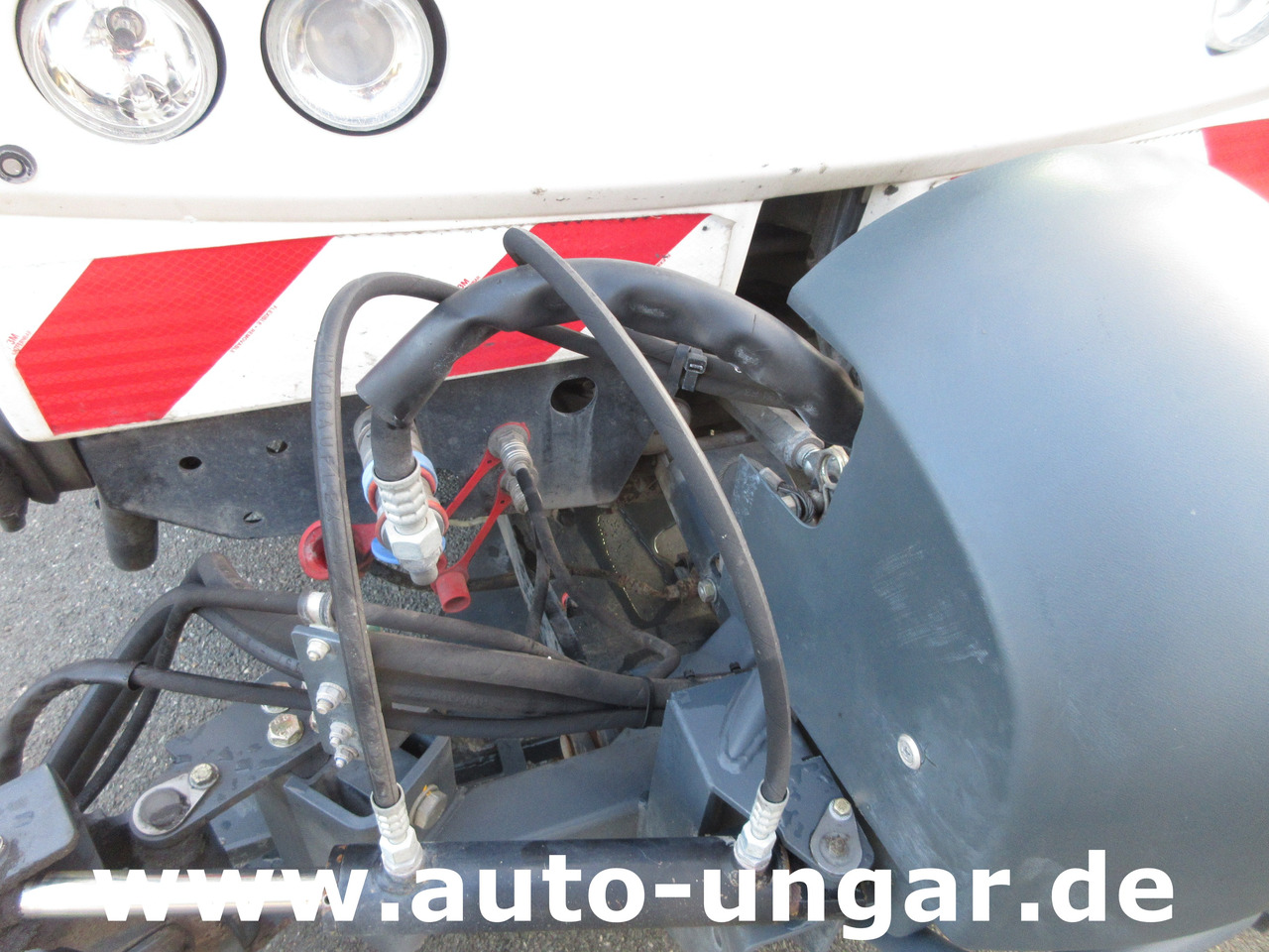 Hako CityMaster CM2000 2 Besen Baujahr 2015 Kehrmaschine 4-Rad-Lenkung - Utcaseprő gép: 4 kép. Hako CityMaster CM2000 2 Besen Baujahr 2015 Kehrmaschine 4-Rad-Lenkung - Utcaseprő gép: 4 kép.