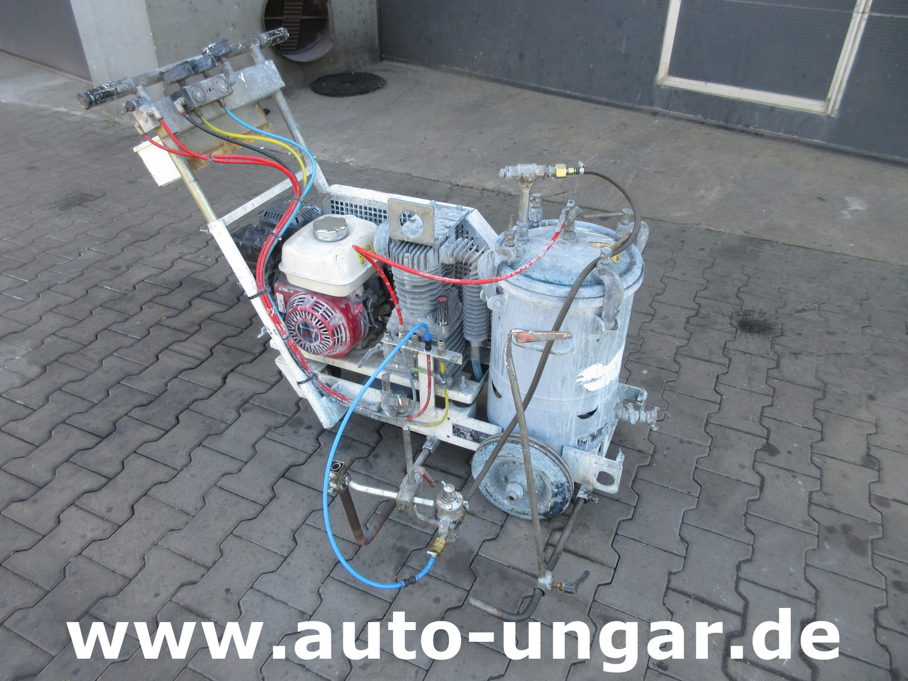 Hofmann H5-1 Straßenmarkierungsmaschine Roadmarking Machine Graco Markiermaschine - Aszfaltozó gép: 1 kép. Hofmann H5-1 Straßenmarkierungsmaschine Roadmarking Machine Graco Markiermaschine - Aszfaltozó gép: 1 kép.