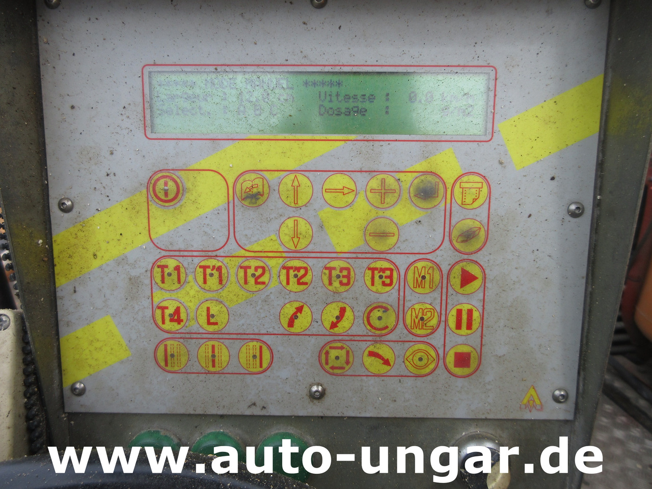 Aszfaltozó gép Hofmann H75 - 1000 Thermoplastic Roadmarking Machine Truck Mounted Hot Paint: 16 kép. Aszfaltozó gép Hofmann H75 - 1000 Thermoplastic Roadmarking Machine Truck Mounted Hot Paint: 16 kép.