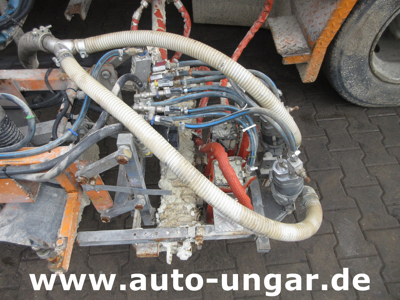 Aszfaltozó gép Hofmann H75 - 1000 Thermoplastic Roadmarking Machine Truck Mounted Hot Paint: 13 kép. Aszfaltozó gép Hofmann H75 - 1000 Thermoplastic Roadmarking Machine Truck Mounted Hot Paint: 13 kép.