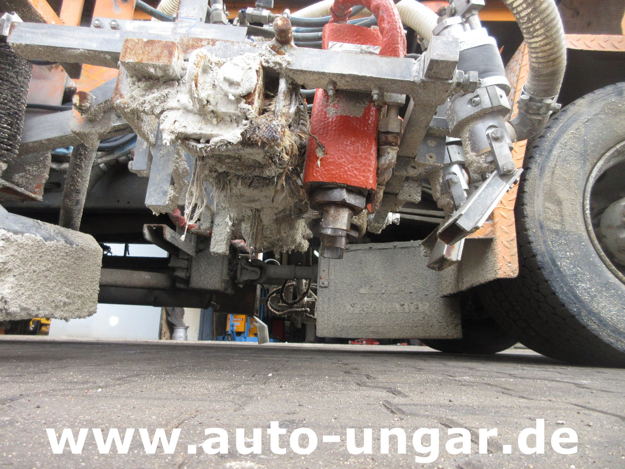 Aszfaltozó gép Hofmann H75 - 1000 Thermoplastic Roadmarking Machine Truck Mounted Hot Paint: 14 kép. Aszfaltozó gép Hofmann H75 - 1000 Thermoplastic Roadmarking Machine Truck Mounted Hot Paint: 14 kép.