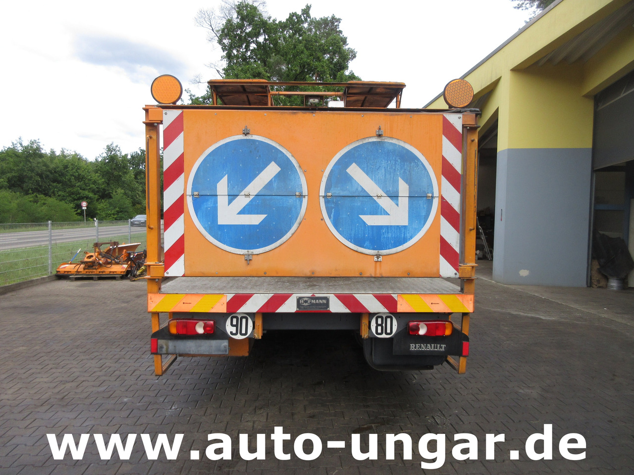 Aszfaltozó gép Hofmann H75 - 1000 Thermoplastic Roadmarking Machine Truck Mounted Hot Paint: 10 kép. Aszfaltozó gép Hofmann H75 - 1000 Thermoplastic Roadmarking Machine Truck Mounted Hot Paint: 10 kép.