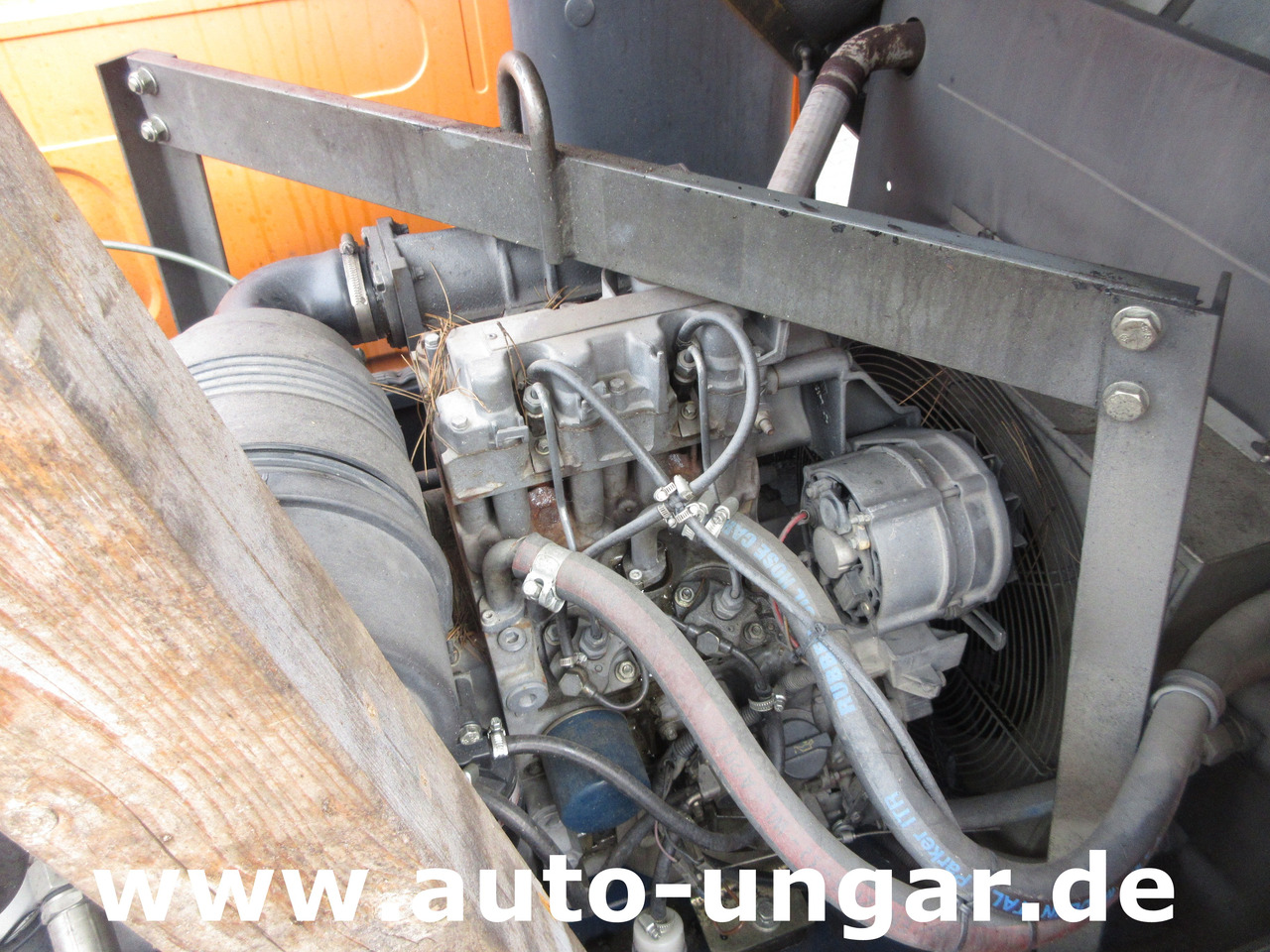 Aszfaltozó gép Hofmann H75 - 1000 Thermoplastic Roadmarking Machine Truck Mounted Hot Paint: 23 kép. Aszfaltozó gép Hofmann H75 - 1000 Thermoplastic Roadmarking Machine Truck Mounted Hot Paint: 23 kép.