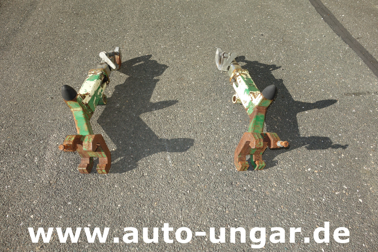 JOHN DEERE Traktor Unterlenker mit Fanghaken - Traktor: 3 kép. JOHN DEERE Traktor Unterlenker mit Fanghaken - Traktor: 3 kép.