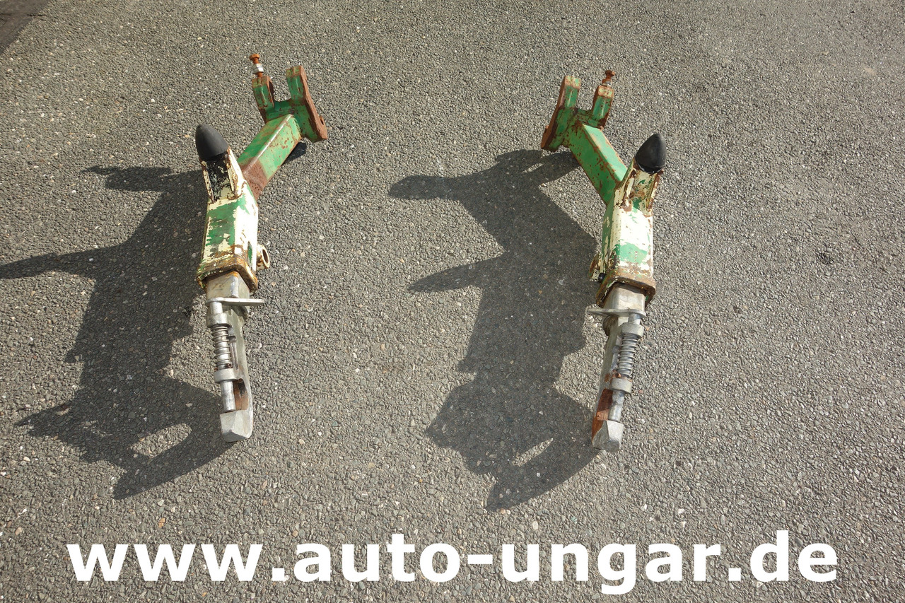 JOHN DEERE Traktor Unterlenker mit Fanghaken - Traktor: 1 kép. JOHN DEERE Traktor Unterlenker mit Fanghaken - Traktor: 1 kép.