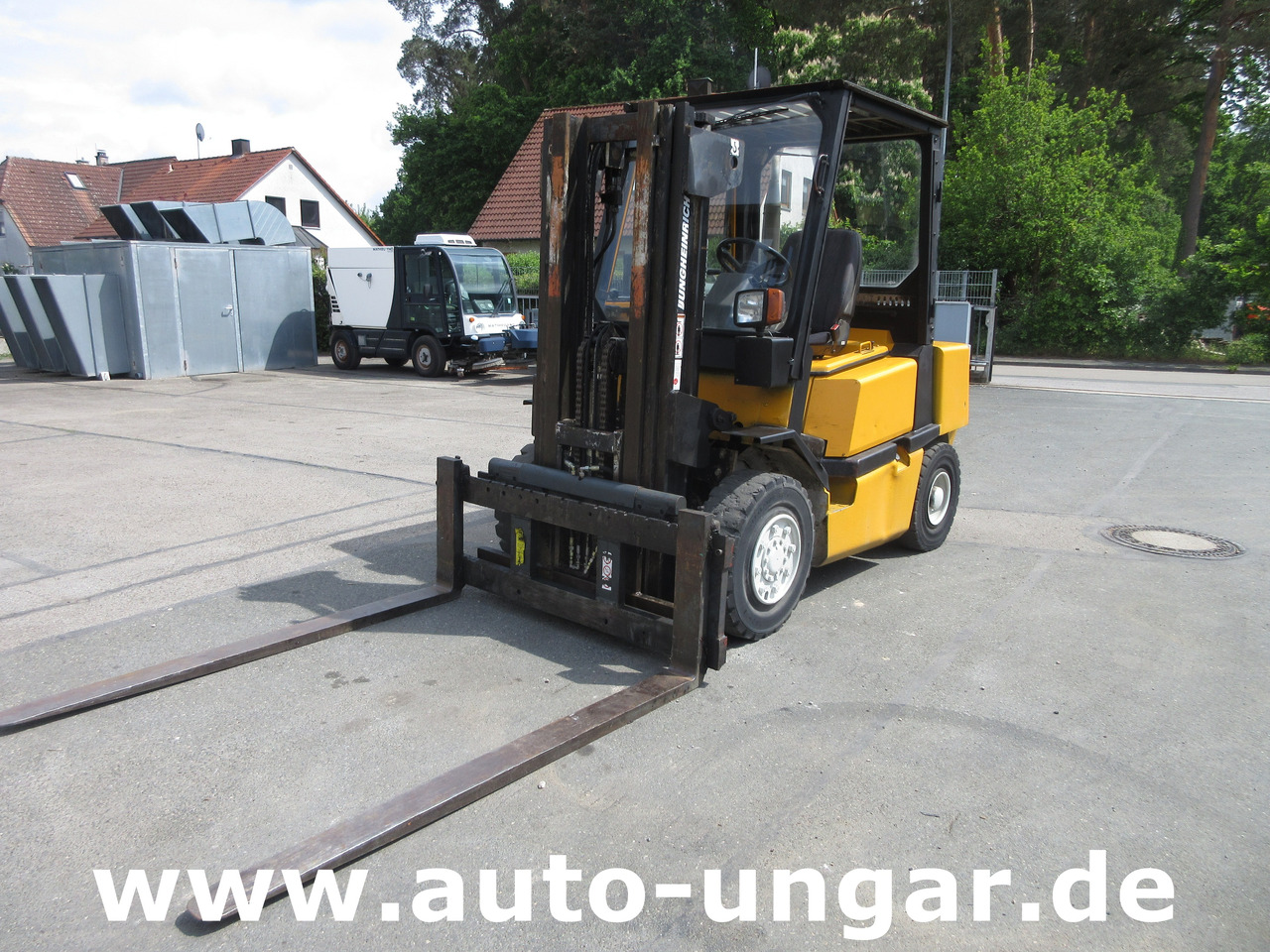 JUNGHEINRICH DFG 40 Diesel Gabelstapler 4.000kg Freihub Steinbock Yale Still Boss - Dízel targonca: 1 kép. JUNGHEINRICH DFG 40 Diesel Gabelstapler 4.000kg Freihub Steinbock Yale Still Boss - Dízel targonca: 1 kép.