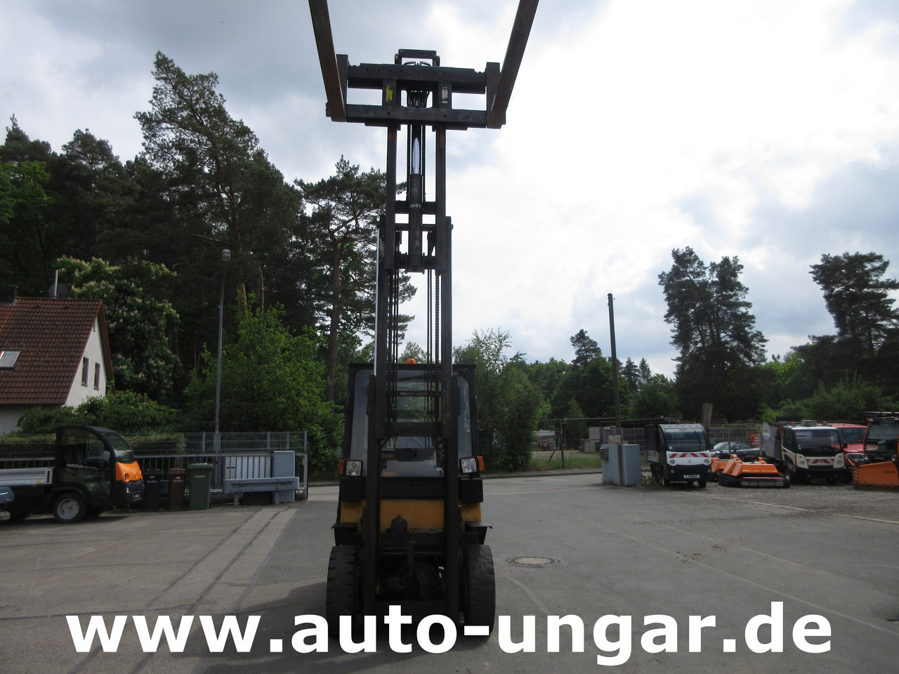 JUNGHEINRICH DFG 40 Diesel Gabelstapler 4.000kg Freihub Steinbock Yale Still Boss - Dízel targonca: 3 kép. JUNGHEINRICH DFG 40 Diesel Gabelstapler 4.000kg Freihub Steinbock Yale Still Boss - Dízel targonca: 3 kép.